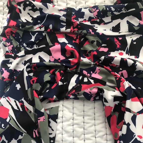 Lululemon Wunder under low rise 8 - Picture 5 of 6